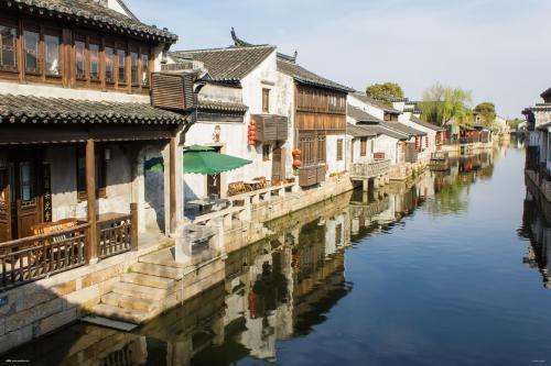 探索盐和糖同时放入水中谁先溶解为什么?知识的精彩世界!